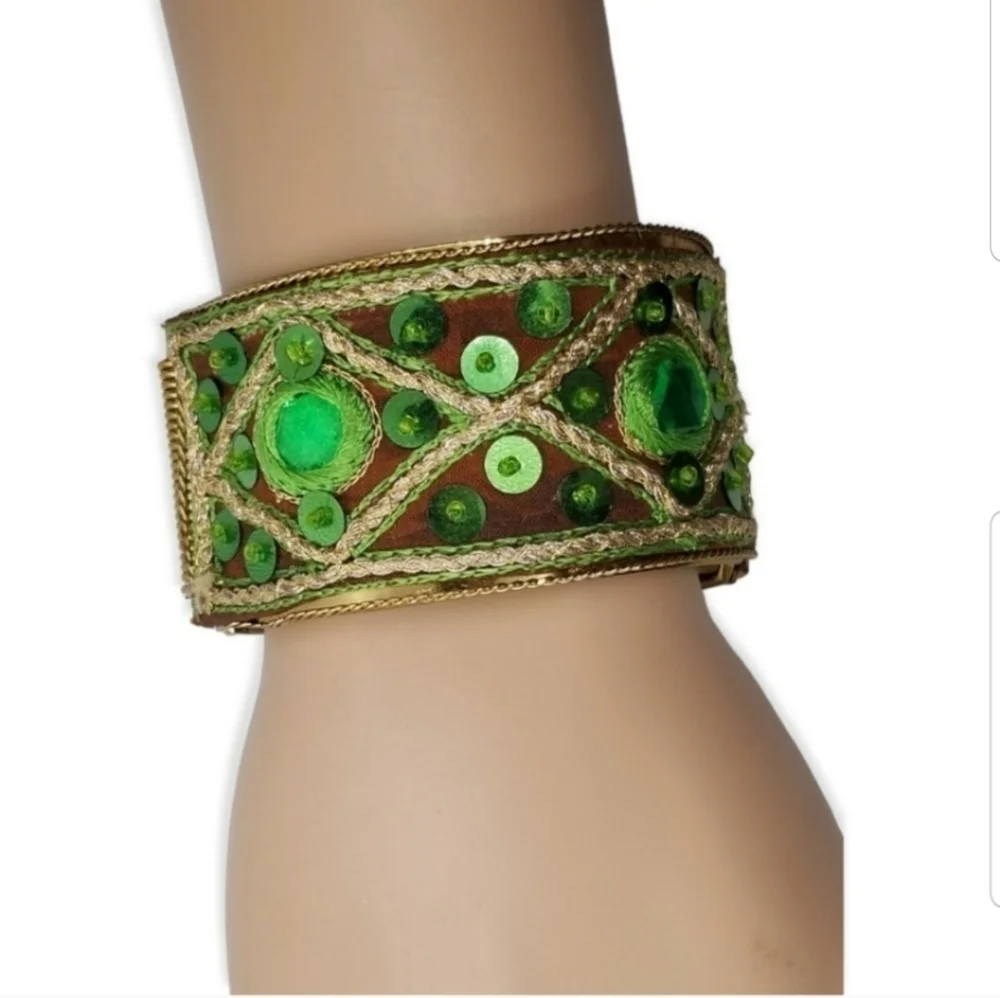 VINTAGE GOLDTONED & GREEN SEQUIN DETAILED BOHO CLAMPER BRACELET